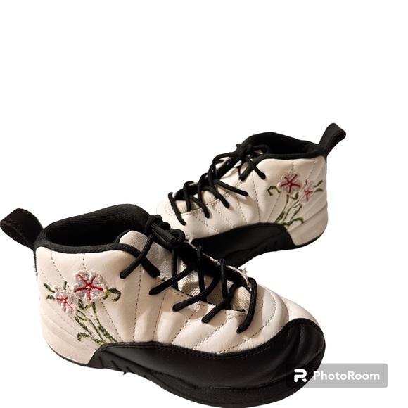 NIKE AIR JORDAN Toddler Unisex Floral Black White Sneakers RN6955-100 Size 9C - Picture 3 of 8